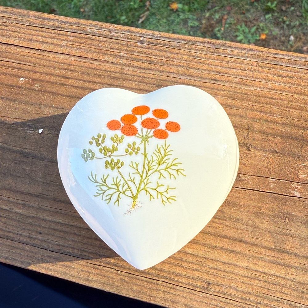 Heart-Shaped Floral Trinket Box - Picture 5 of 7